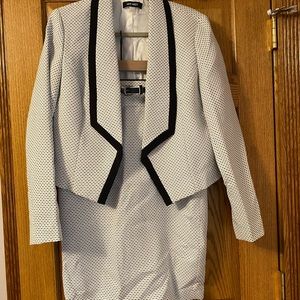 Nine West fully lined suit, size 10. Never worn